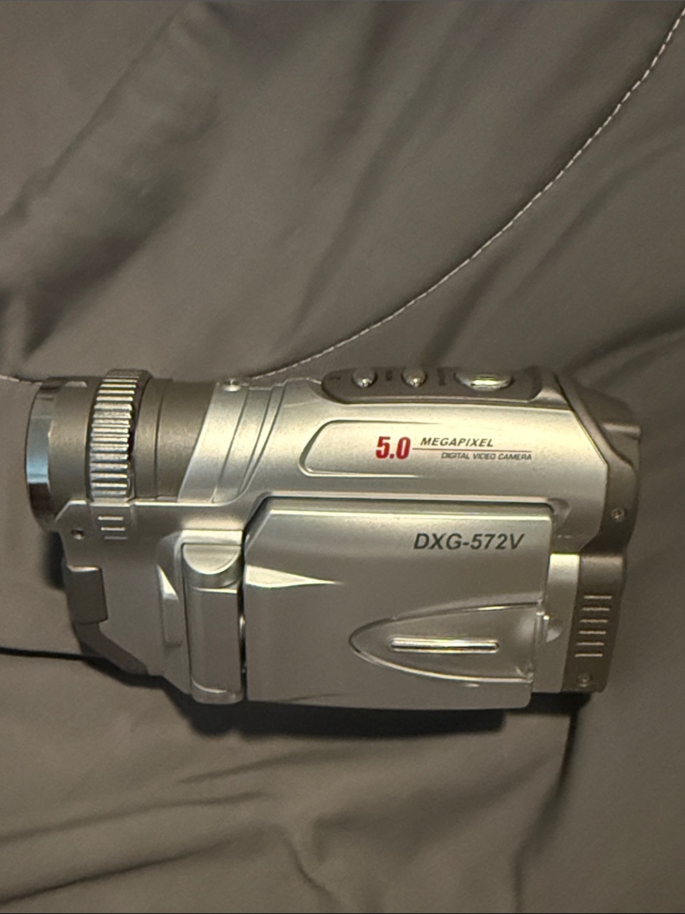-572V 5.0MP Silver Digital Video Camcorder